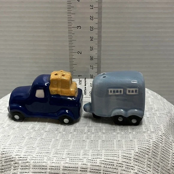 Blue Truck and Camper Salt and Pepper Shakers - Picture 3 of 9